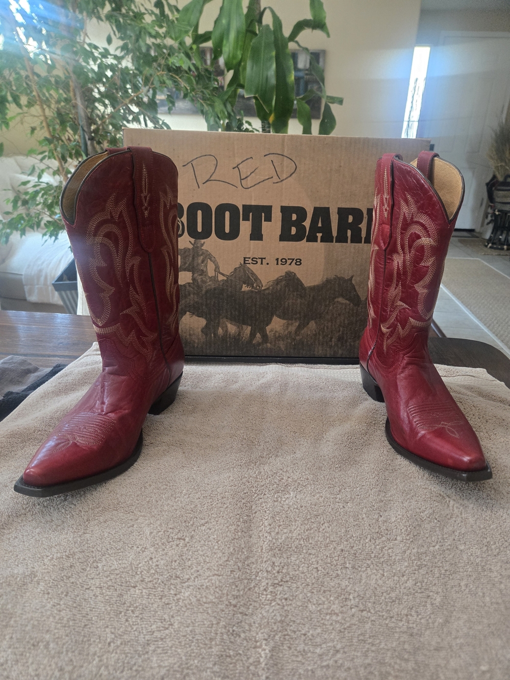 Shaynne Women's Red Western Cowboy Boots Size 10 MF EUC